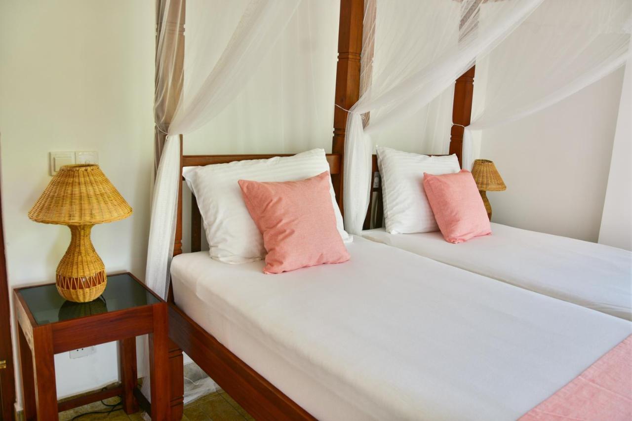 Villa Gamini Hikkaduwa Extérieur photo